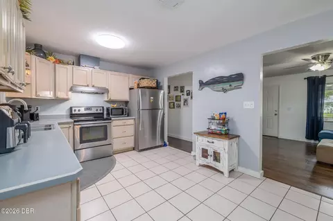 Kitchen - 1051 Beulah Dr, Edgewater, FL 32132 photo 2 of 3