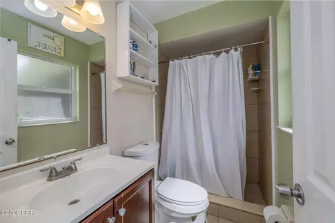Bath - 1051 Beulah Dr, Edgewater, FL 32132 photo 1 of 2
