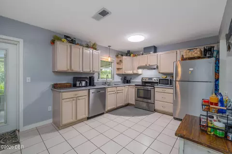 Kitchen - 1051 Beulah Dr, Edgewater, FL 32132 photo 1 of 3