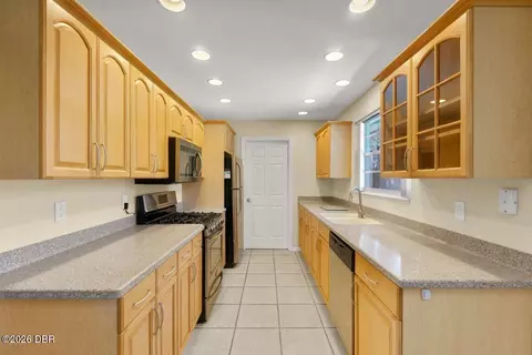 Kitchen - 10 Brookside Dr, Ormond Beach, FL 32174 photo 2 of 3