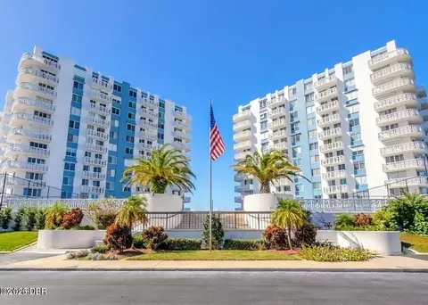 935 N Halifax Ave, Daytona Beach, FL 32118