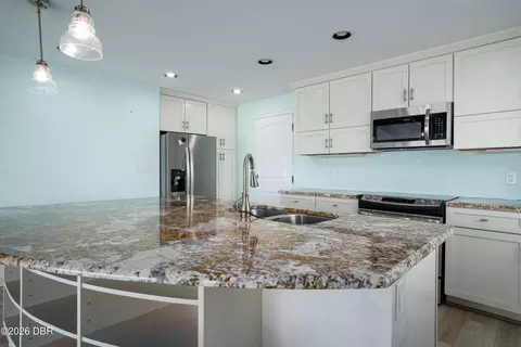 Kitchen - 10 Ocean Edge Dr, Ormond Beach, FL 32176 photo 1 of 2