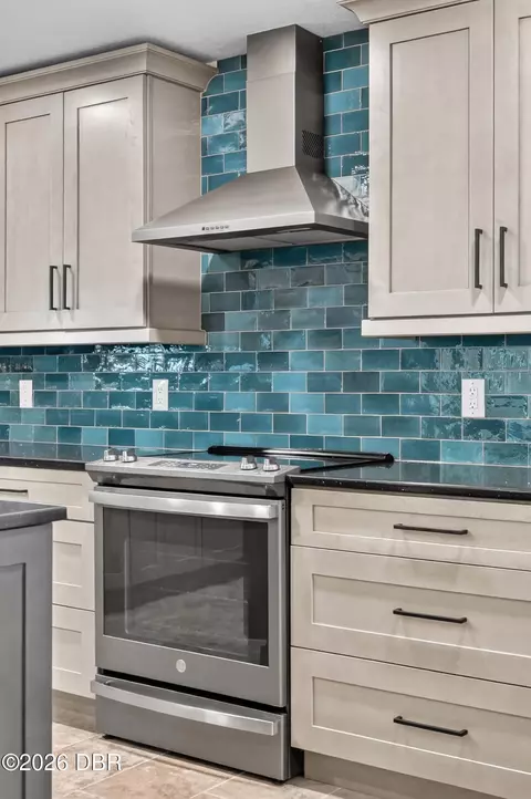 Kitchen - 22 Emerald Cir, Ormond Beach, FL 32174 photo 6 of 7