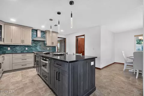 Kitchen - 22 Emerald Cir, Ormond Beach, FL 32174 photo 5 of 7