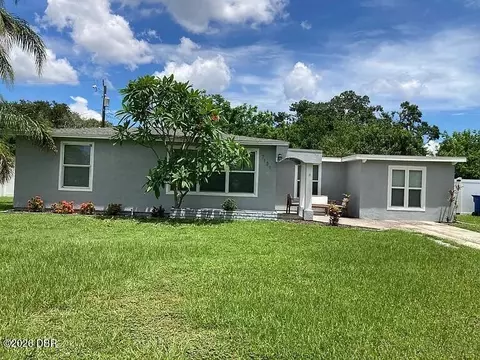 7131 Orpine Dr N, Saint Petersburg, FL 33702