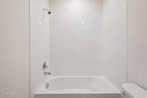 Bath - 2523 Dorset Ct, Ormond Beach, FL 32174 photo 2 of 5
