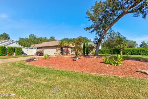 Exterior - 104 Rio Pinar Dr, Ormond Beach, FL 32174 photo 4 of 17