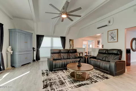 Living - 104 Rio Pinar Dr, Ormond Beach, FL 32174 photo 2 of 4