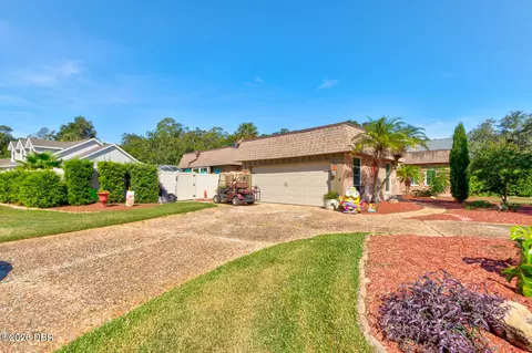 Exterior - 104 Rio Pinar Dr, Ormond Beach, FL 32174 photo 5 of 17