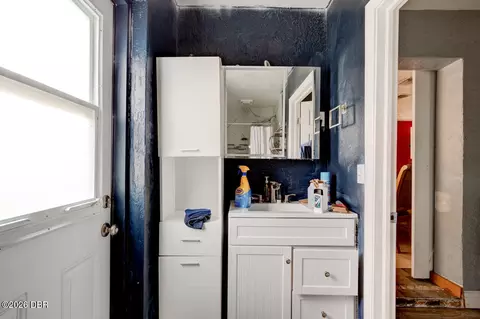 Bath - 2761 Evergreen Dr, Edgewater, FL 32141 photo 2 of 3