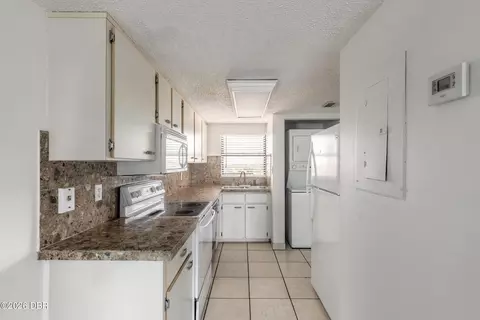 Kitchen - 2390 Ocean Shore Blvd, Ormond Beach, FL 32176 photo 1 of 3