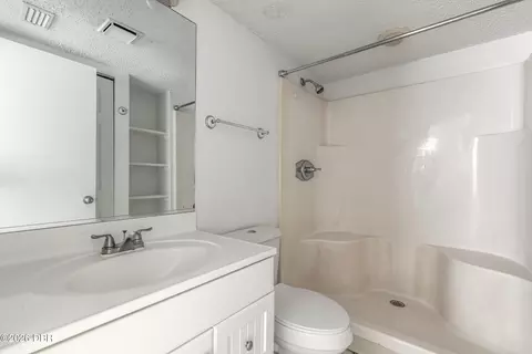 Bath - 2390 Ocean Shore Blvd, Ormond Beach, FL 32176 photo 1 of 2
