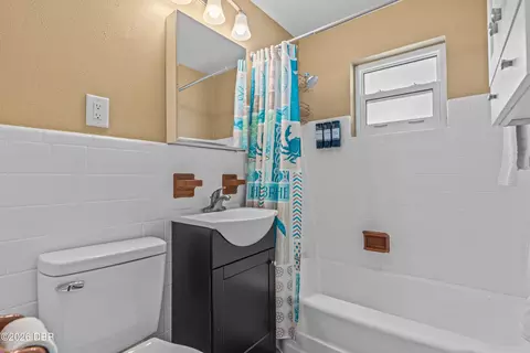 Bath - 52 Tropical Dr, Ormond Beach, FL 32176 photo 2 of 2