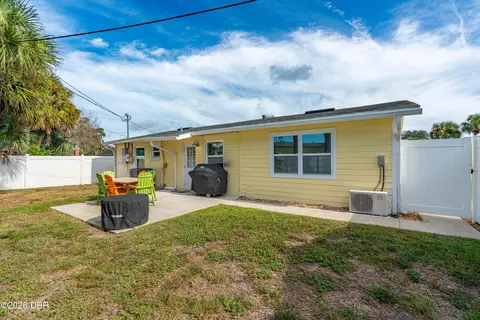 Exterior - 52 Tropical Dr, Ormond Beach, FL 32176 photo 2 of 3