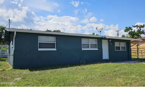 904 Derbyshire Rd, Daytona Beach, FL 32117