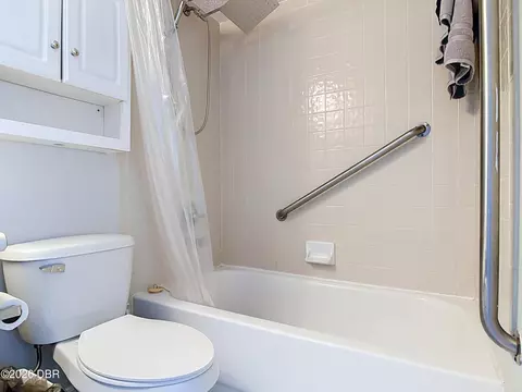 Bath - 2700 Ocean Shore Blvd, Ormond Beach, FL 32176 photo 3 of 5