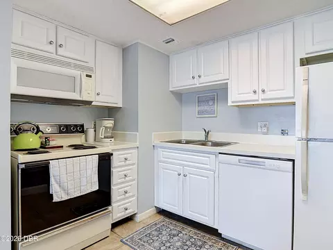 Kitchen - 2700 Ocean Shore Blvd, Ormond Beach, FL 32176 photo 3 of 5