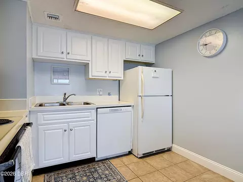 Kitchen - 2700 Ocean Shore Blvd, Ormond Beach, FL 32176 photo 1 of 5