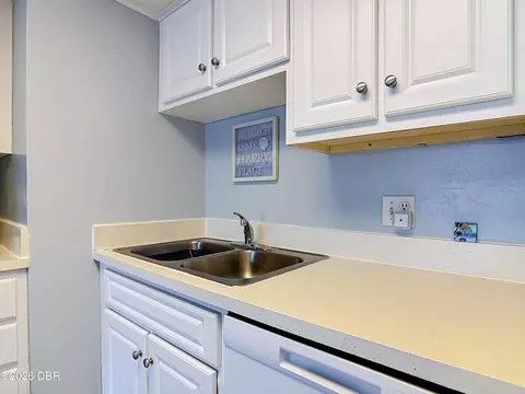 Kitchen - 2700 Ocean Shore Blvd, Ormond Beach, FL 32176 photo 2 of 5
