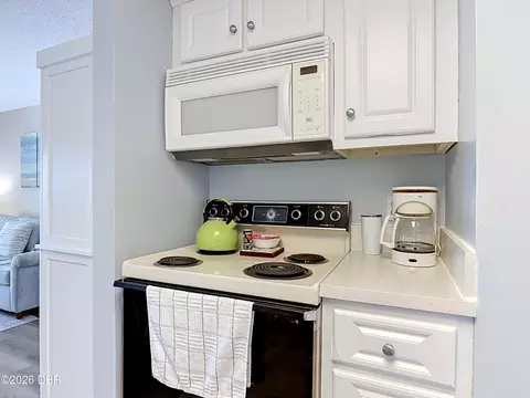 Kitchen - 2700 Ocean Shore Blvd, Ormond Beach, FL 32176 photo 4 of 5