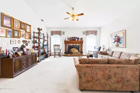 Living - 7 Foxhunter Flt, Ormond Beach, FL 32174 photo 1 of 4