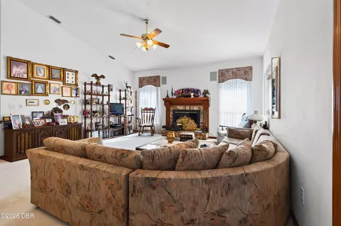 Living - 7 Foxhunter Flt, Ormond Beach, FL 32174 photo 2 of 4
