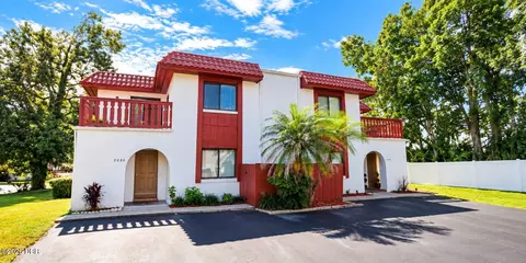 2086 Oak Meadow Cir, South Daytona, FL 32119