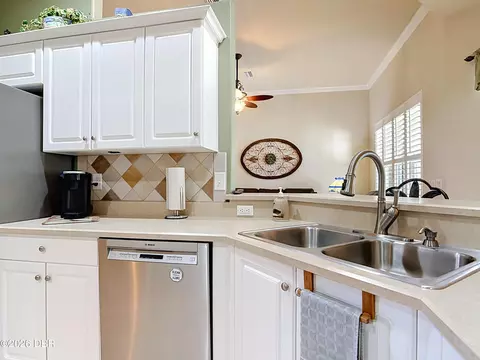 Kitchen - 4 Acanthus Cir, Ormond Beach, FL 32174 photo 6 of 9