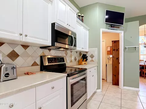 Kitchen - 4 Acanthus Cir, Ormond Beach, FL 32174 photo 3 of 9