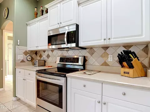 Kitchen - 4 Acanthus Cir, Ormond Beach, FL 32174 photo 4 of 9