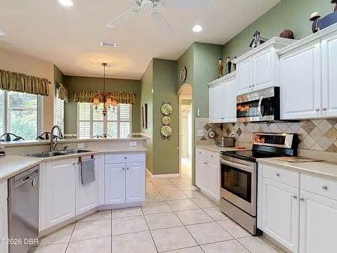 Kitchen - 4 Acanthus Cir, Ormond Beach, FL 32174 photo 8 of 9