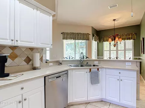 Kitchen - 4 Acanthus Cir, Ormond Beach, FL 32174 photo 2 of 9