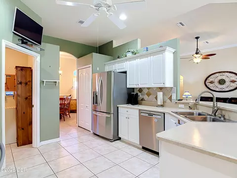 Kitchen - 4 Acanthus Cir, Ormond Beach, FL 32174 photo 7 of 9