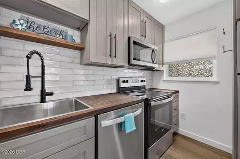 Kitchen - 601 Robin Rd, Ormond Beach, FL 32176 photo 2 of 2