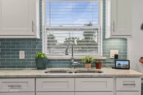 Kitchen - 1510 Ocean Shore Blvd, Ormond Beach, FL 32176 photo 4 of 8