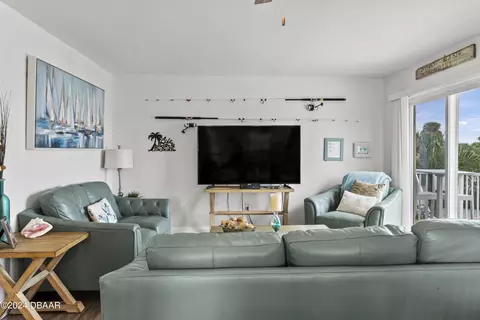 Living - 1510 Ocean Shore Blvd, Ormond Beach, FL 32176 photo 2 of 3