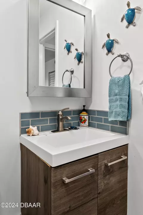Bath - 1510 Ocean Shore Blvd, Ormond Beach, FL 32176 photo 2 of 3