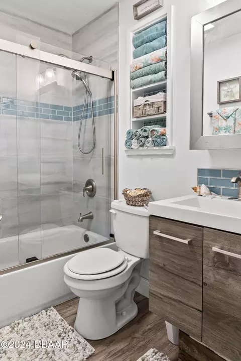 Bath - 1510 Ocean Shore Blvd, Ormond Beach, FL 32176 photo 1 of 3