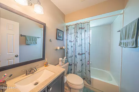 Bath - 25 Laughing Gull Ln, Edgewater, FL 32141 photo 1 of 2
