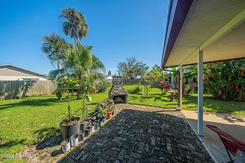Exterior - 25 Laughing Gull Ln, Edgewater, FL 32141 photo 11 of 15
