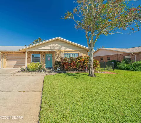 Exterior - 25 Laughing Gull Ln, Edgewater, FL 32141 photo 3 of 15