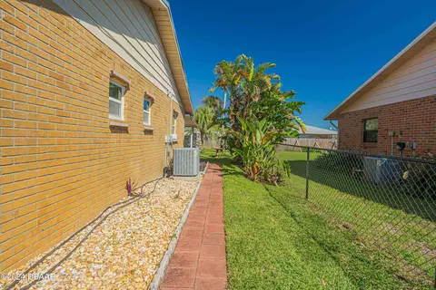 Exterior - 25 Laughing Gull Ln, Edgewater, FL 32141 photo 4 of 15