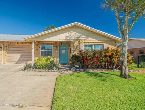 Exterior - 25 Laughing Gull Ln, Edgewater, FL 32141 photo 2 of 15