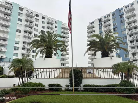 935 N Halifax Ave, Daytona Beach, FL 32118