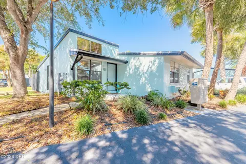 42 Jacaranda Cay Ct, New Smyrna Beach, FL 32169