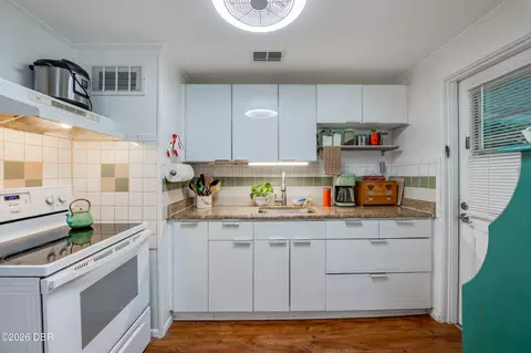 Kitchen - 300 Alice St, Edgewater, FL 32132 photo 1 of 3