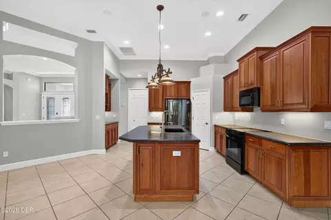 Kitchen - 971 Stone Lake Dr, Ormond Beach, FL 32174 photo 4 of 7