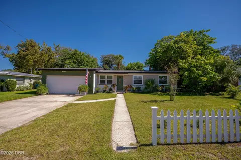 1509 Derbyshire Rd, Daytona Beach, FL 32117