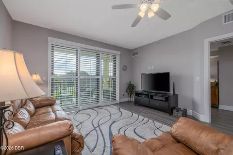Living - 799 Sterthaus Dr, Ormond Beach, FL 32174 photo 2 of 3