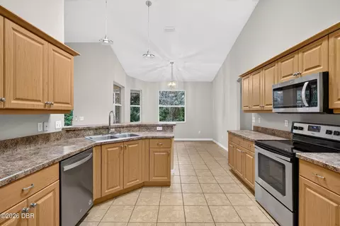 Kitchen - 86 Saddlers Run, Ormond Beach, FL 32174 photo 4 of 8